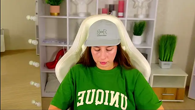 Chat +18 de NadinnL ao vivo