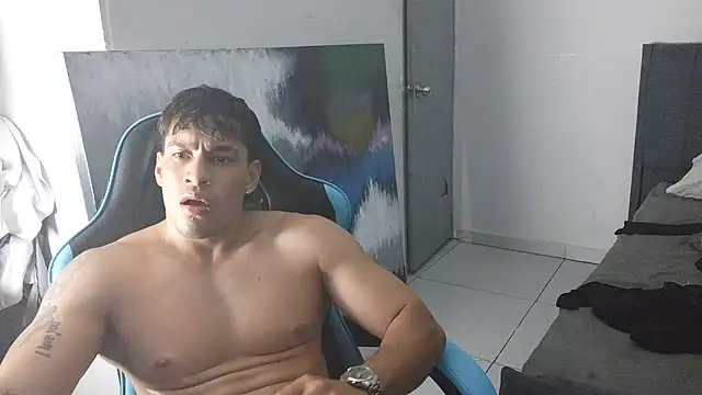 XXX chat uživo modela latin_party007