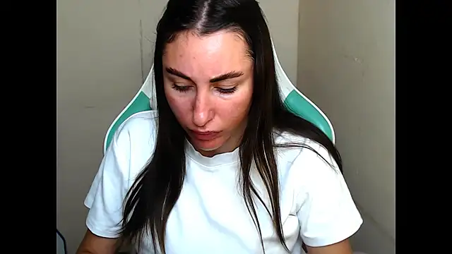 צ'אט XXX בשידור חי של Cammil1a_horn