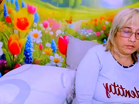 indianroxy's Live XXX Chat