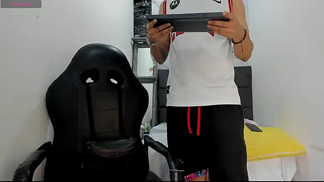 sweetauracouple live XXX chat