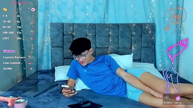 Chat +18 de NicolasTorrez ao vivo
