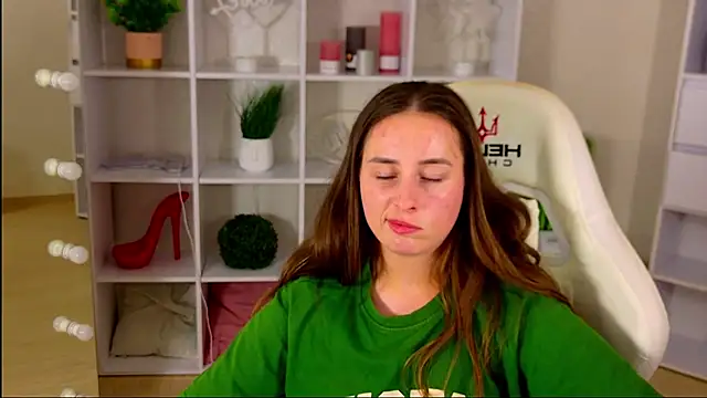NadinnL élő XXX-chatje