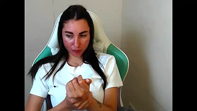 Cammil1a_hornn Live XXX chat