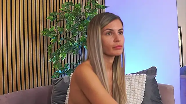 Avril_Cyrus Live XXX-Chat