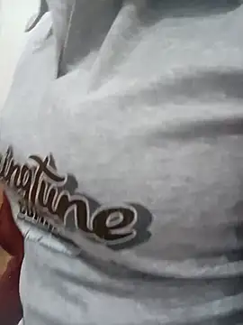 an-orphann Live XXX chat