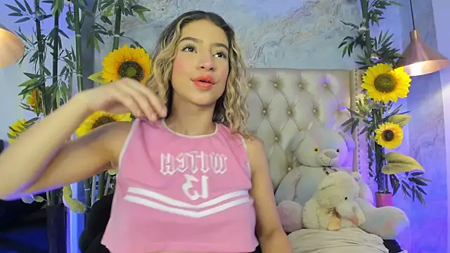 LittleeJaz élő XXX-chatje