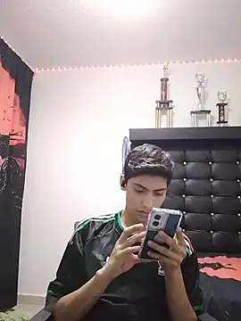 aispuro8505 现场XXX聊天