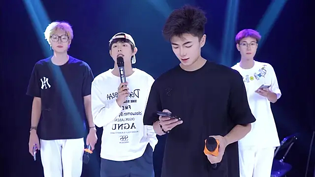 NCT-111 লাইভ XXX চ্যাট