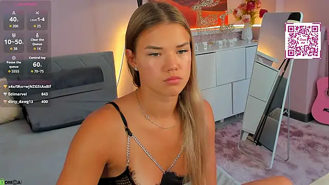 Chatroom XXX en direct de CherryLexi_