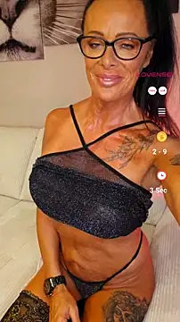Misses-Cougar's Live XXX Chat