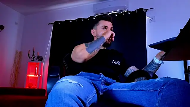MightyAaron66 Chat XXX live