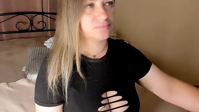 JuicyMillenan Live XXX chat