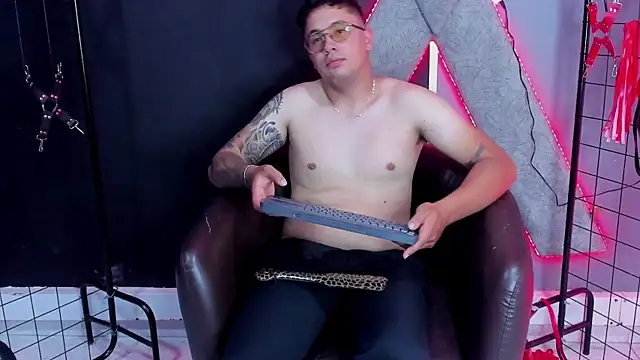 Chuky_BDSM_ লাইভ XXX চ্যাট