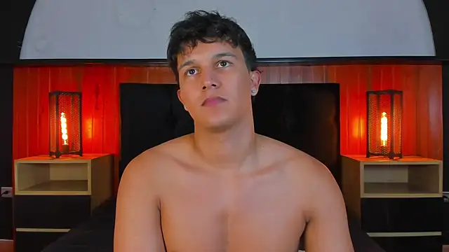 Leo_Savage_ Adlı Modelin Canlı XXX Sohbeti