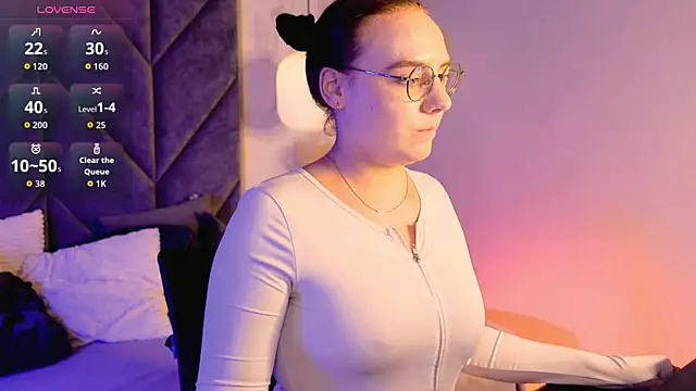 Chat +18 de Candy_Queen__ ao vivo