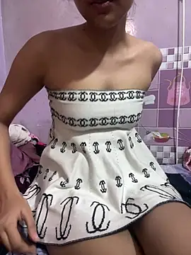 Sandhya_77 élő XXX-chatje