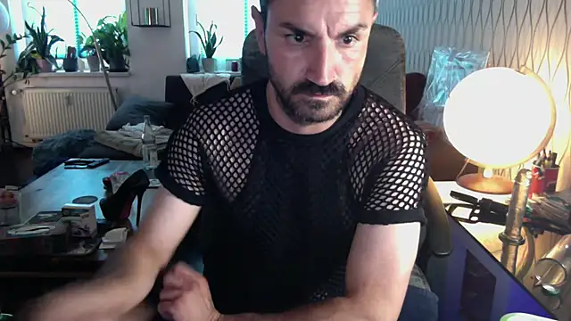 Chat +18 de tomz0819 ao vivo