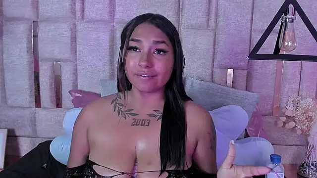 tinna_noa's Live XXX Chat