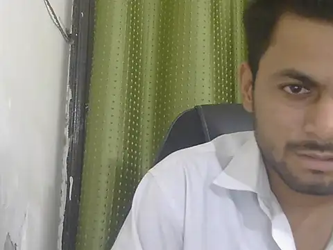 Stubborndesiboy Adlı Modelin Canlı XXX Sohbeti