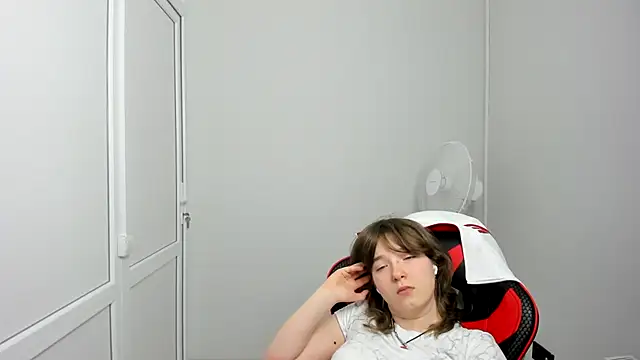 HachiYumen Live XXX chat