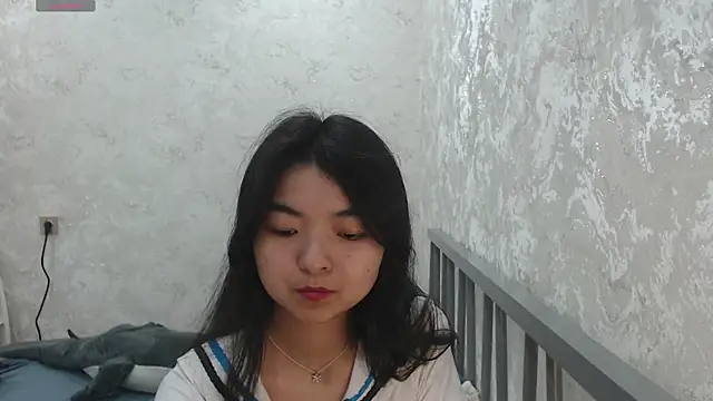 Shy_Kira Adlı Modelin Canlı XXX Sohbeti