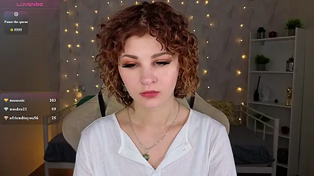 Kira__Fluffy Adlı Modelin Canlı XXX Sohbeti