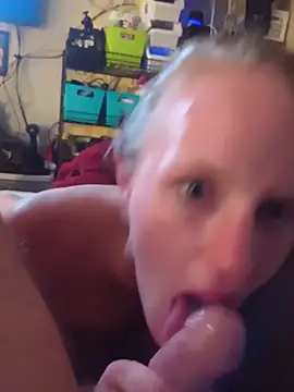 redslovestofuck's Live XXX Chat