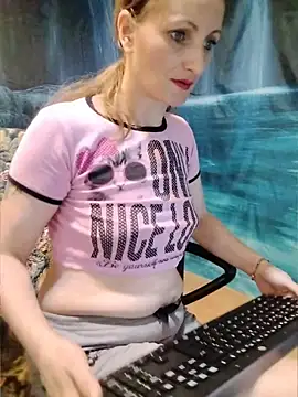 צ'אט XXX בשידור חי של CrazyMaya39