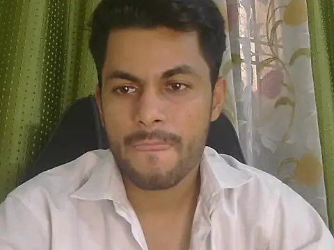 Stubborndesiboy Adlı Modelin Canlı XXX Sohbeti