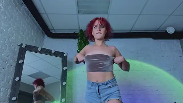 ScarlettSparkss' Live XXX Chat