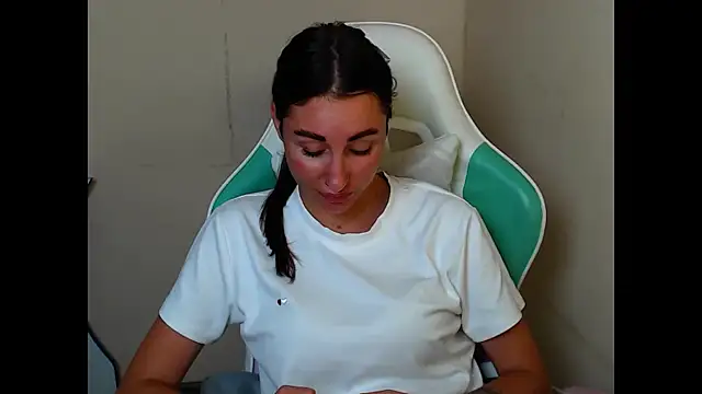 Cammil1a_horn Adlı Modelin Canlı XXX Sohbeti