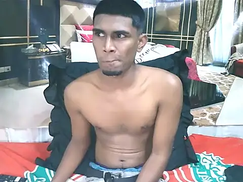 IndianThuggin Adlı Modelin Canlı XXX Sohbeti