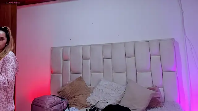 SophiBennet Adlı Modelin Canlı XXX Sohbeti