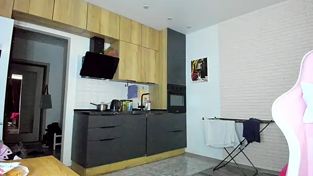 _Alice_Kitty Adlı Modelin Canlı XXX Sohbeti