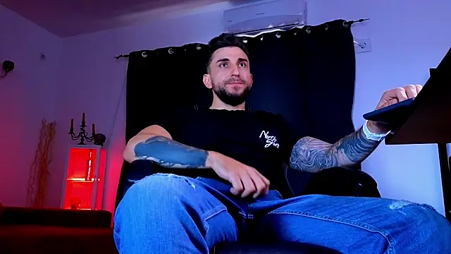 MightyAaron66 Live XXX-chat