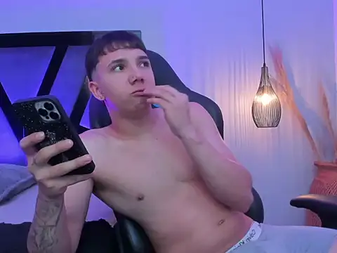 andymiller5 Show in webcam