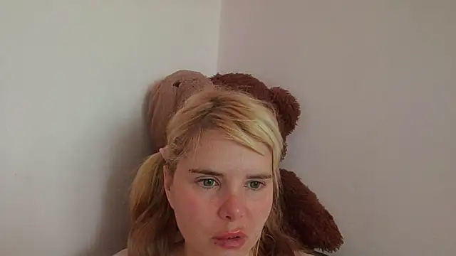Chat +18 de HornyElena ao vivo