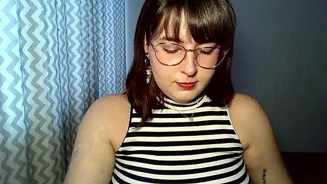Chat +18 de ClaraHard ao vivo