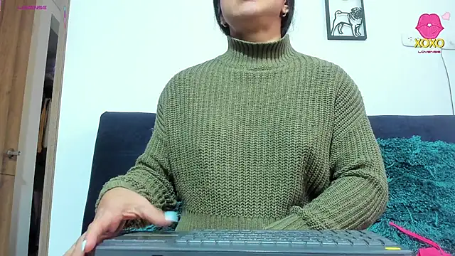 Bessie32のライブXXXチャット
