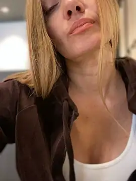 Chatroom XXX en direct de miss_darsi