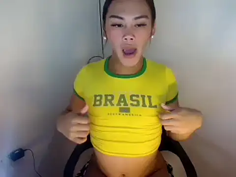 urkai_sluttxxx's Live XXX Chat