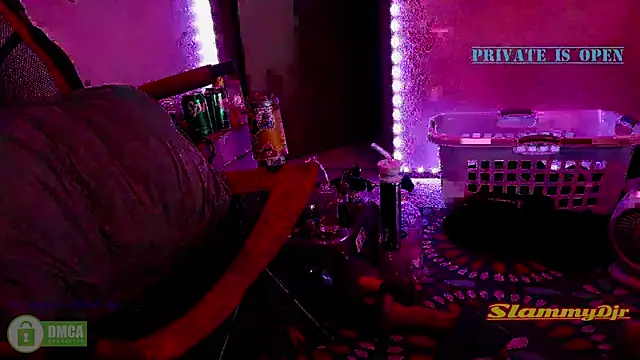 SlammyDjr's Live XXX Chat