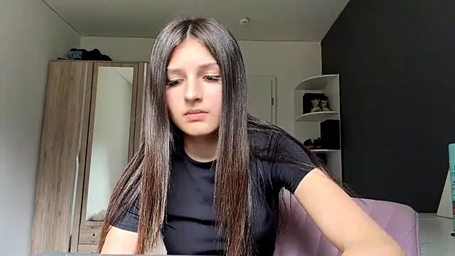 SpanishRooter লাইভ XXX চ্যাট