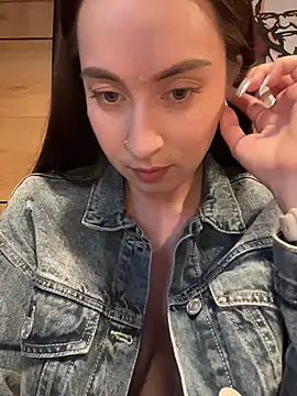 Chat XXX en directo de Holly_Play
