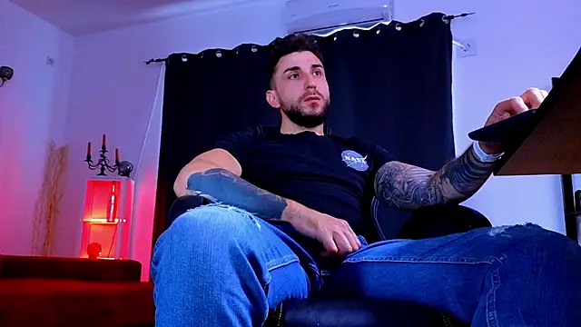 MightyAaron66 Chat XXX live