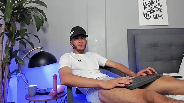 Tylerffoxx 现场XXX聊天