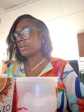 Hottiechocolatier's Live XXX Chat