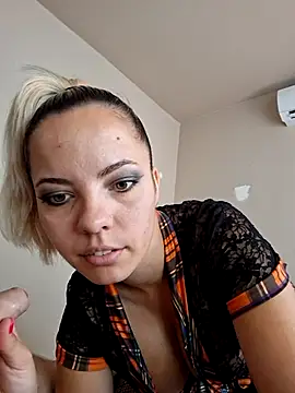 Show modela allinqueen na web-kameri