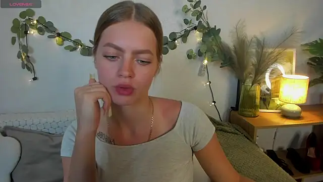 EmillyStarr Adlı Modelin Canlı XXX Sohbeti